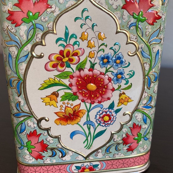1950s Rare Holland Repousse Hinged Tea Tin - Picture 5 of 5